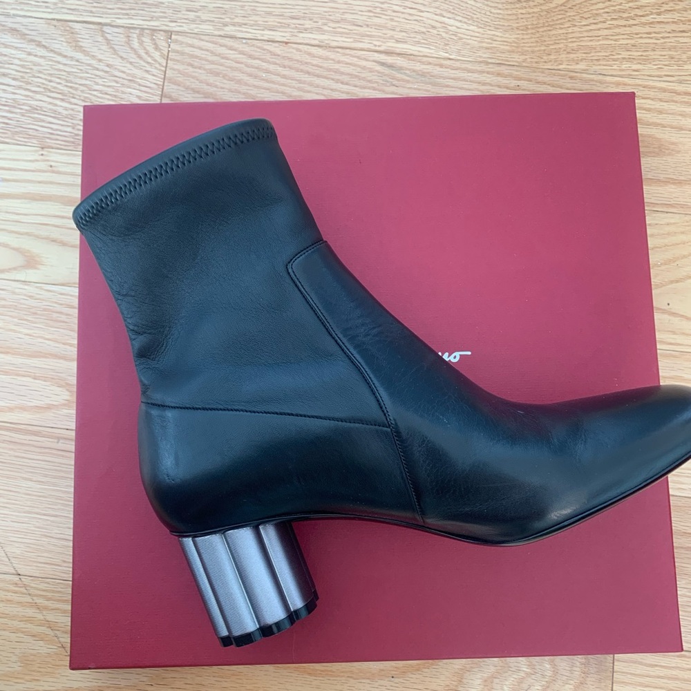 Ferragamo size 9.5 boot, metallic heel